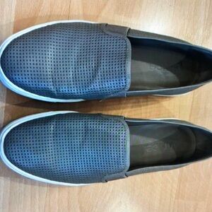Vince perforated leather Blair sneaker